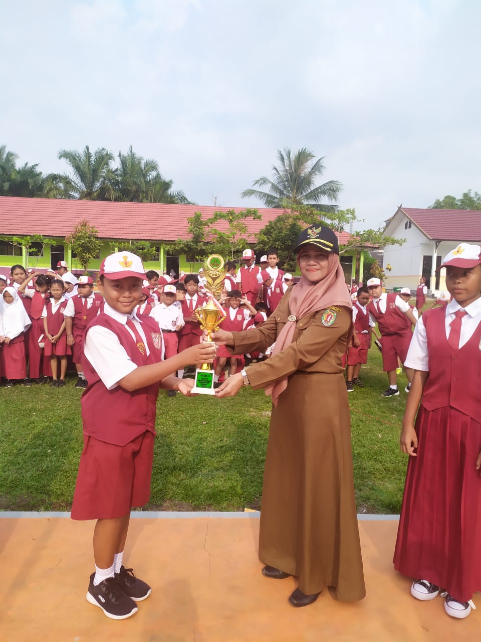 Dibalik Prestasi Gemilang SDN 3 Telangakah, Ada Dukungan Moral Sang Guru