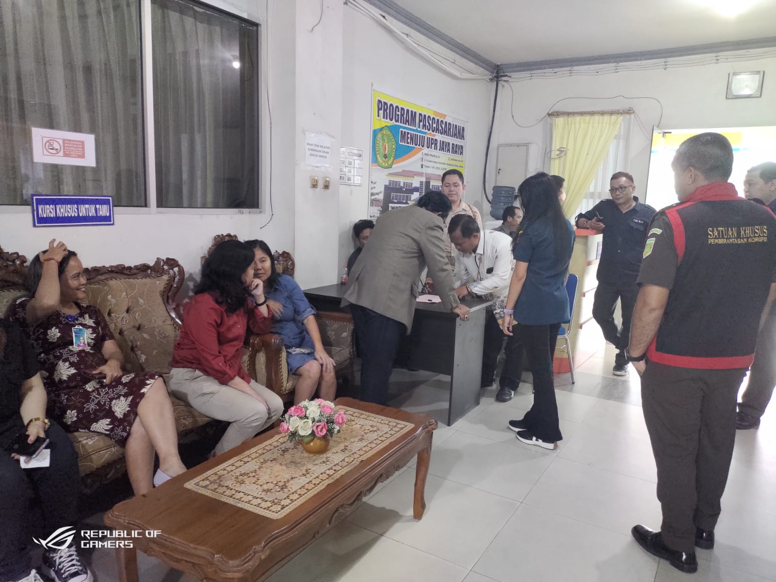 Dugaan Tindak Pidana Korupsi, Jaksa Geledah Kampus Pascasarjana UPR